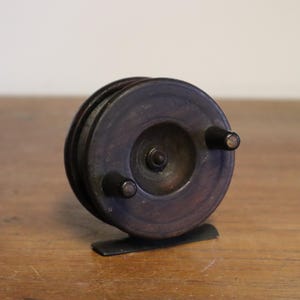 1920年頃の木製釣りリール（真鍮製マウント付き） - 3インチアンティーク釣りリール