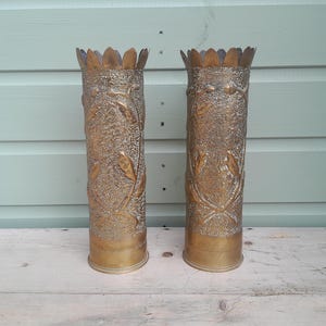 1917 Par mässingsfodral med handhamrad eklövdesign