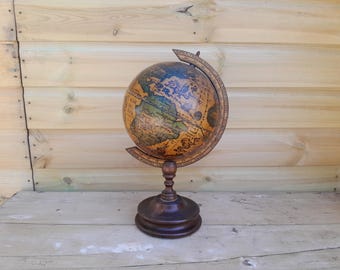 c1970's Italienischer Holzglobus mit Sternzeichen