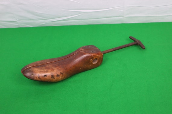 adjustable shoe stretcher