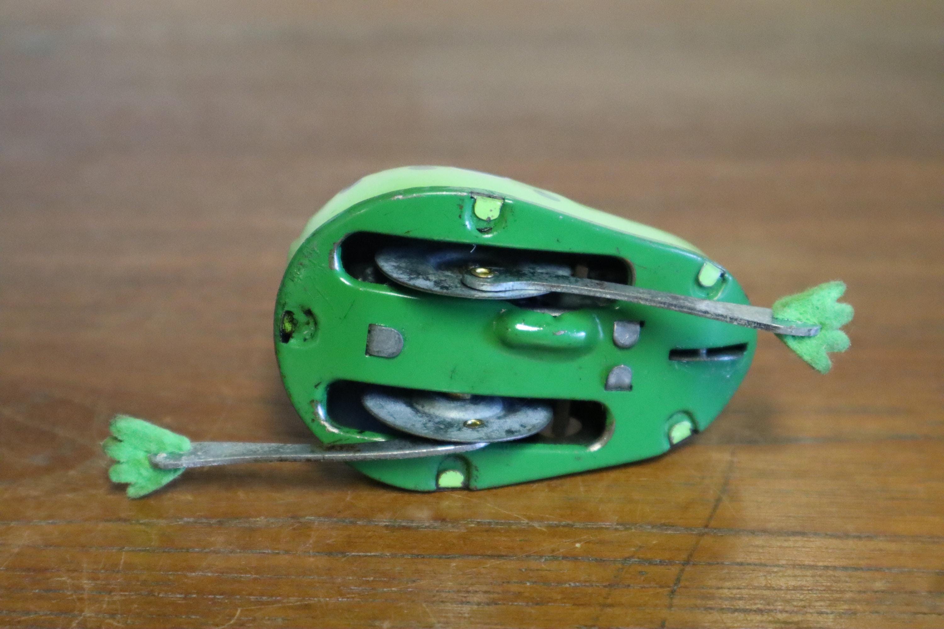 Jouet Ancien Grenouille Mécanique – Tôle, Remontoir Par Le Chapeau, Japan Yone 60