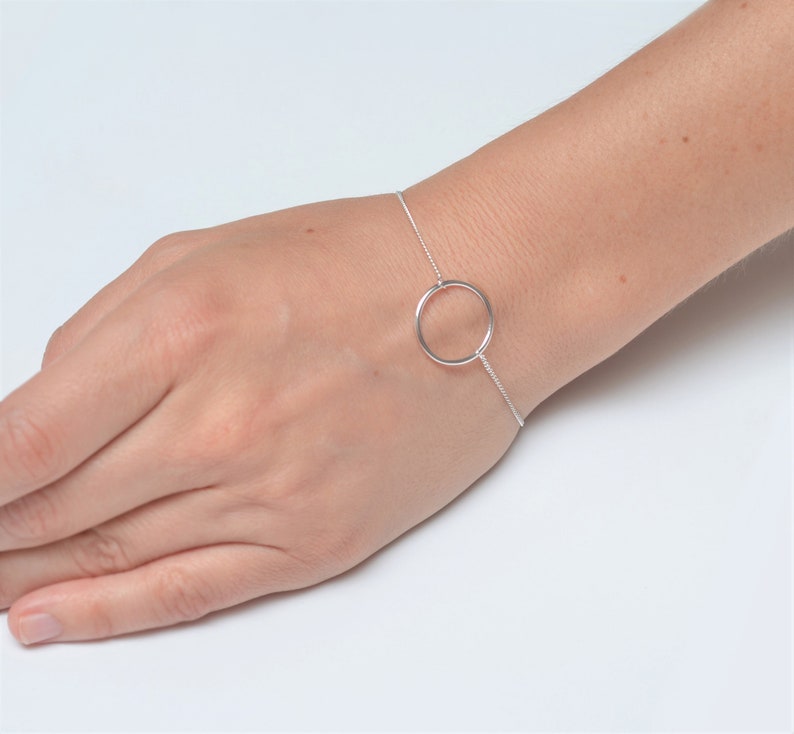 Circle bracelet Minimalist bracelet Layering bracelet Silver bracelet Silver chain bracelet Minimalist jewelry Gift for her