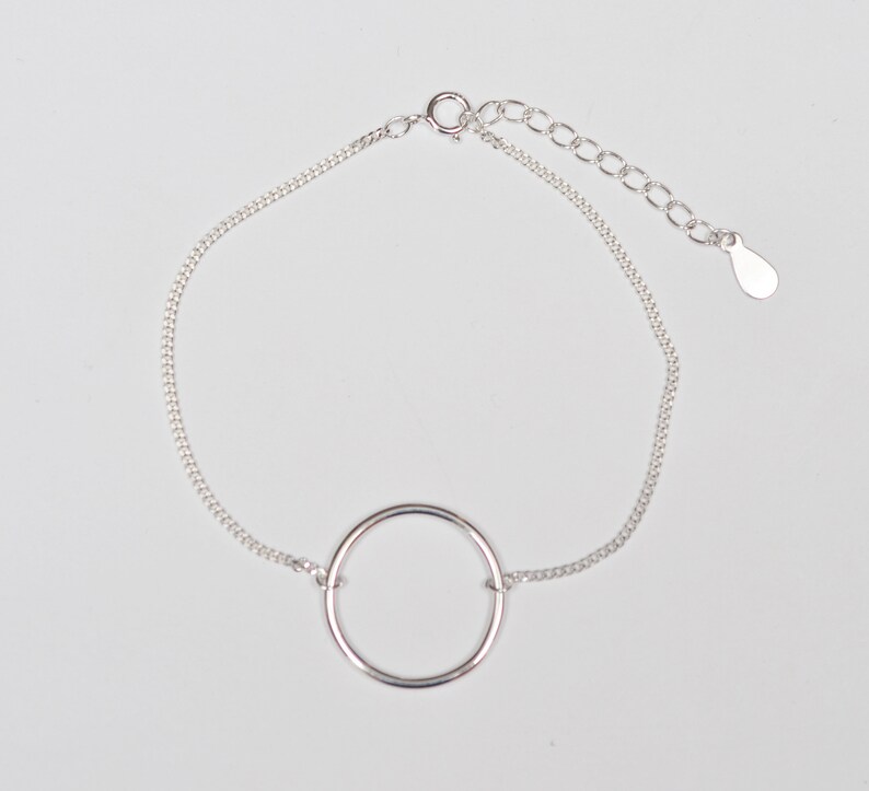 Circle bracelet Minimalist bracelet Layering bracelet Silver bracelet Silver chain bracelet Minimalist jewelry Gift for her