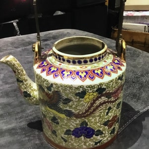 Early c20th Chinese export Teapot 9 ins with brass handle, but no lid!
