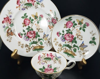 Conjunto de trio de chá e xícara de sobremesa floral WEDGWOOD Inglaterra Charnwood