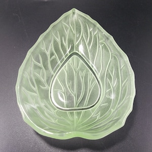 Vintage Green Leaf Glass Candy Nut Dish Bowl 5.5&quot; x 4.5&quot;