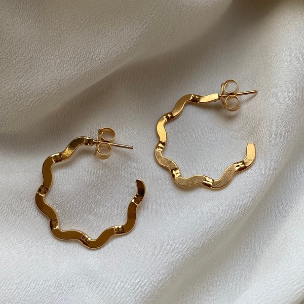 22k Gold-Filled Wavy Hoops / Wavy Hoops / Gold Hoops / 22k Gold Earrings / Classy Hoop Earrings with Screw Back Closure / 18k Gold/ 24k Gold