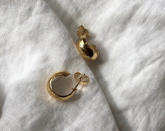 18k Gold-Filled Hoop Earrings / Hypoallergenic Earrings / Medium Size Hoops / 18k Gold Hoops / Classy Hoops / Minimalist Hoops