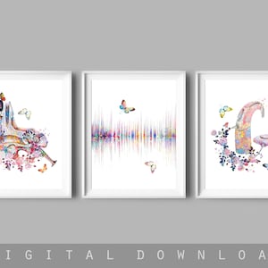Puede incluir: Tres ilustraciones de acuarela del oído humano, una onda sonora y un audífono. Cada ilustración está rodeada de mariposas y flores coloridas.