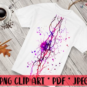 Może przedstawiać: Biała koszulka z akwarelowym wzorem różowego i fioletowego błyskawicy z rozpryskującą się farbą.