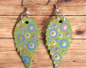 Boucles d'oreilles feuilles peintes par points : boucles d'oreilles pendantes bohème pastel