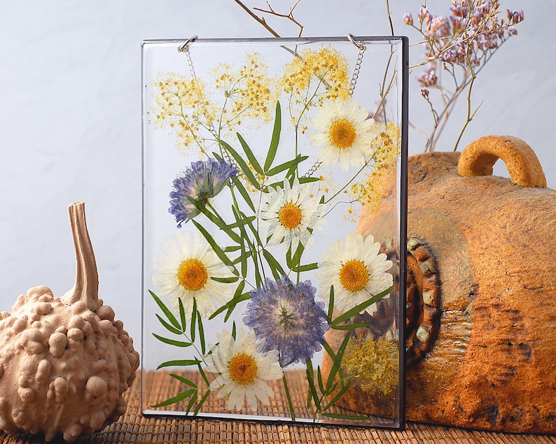 Pressed flower art Resin art decor Frame with wildflowers Meadow flowers Birthday flowers gift Dried daisies Frame with wildflowers