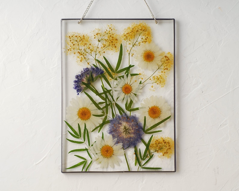 Pressed flower art Resin art decor Frame with wildflowers Meadow flowers Birthday flowers gift Dried daisies Frame with wildflowers