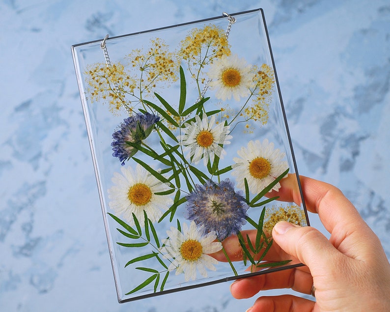 Pressed flower art Resin art decor Frame with wildflowers Meadow flowers Birthday flowers gift Dried daisies Frame with wildflowers