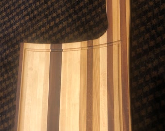 Wooden cutting board w/drip edge