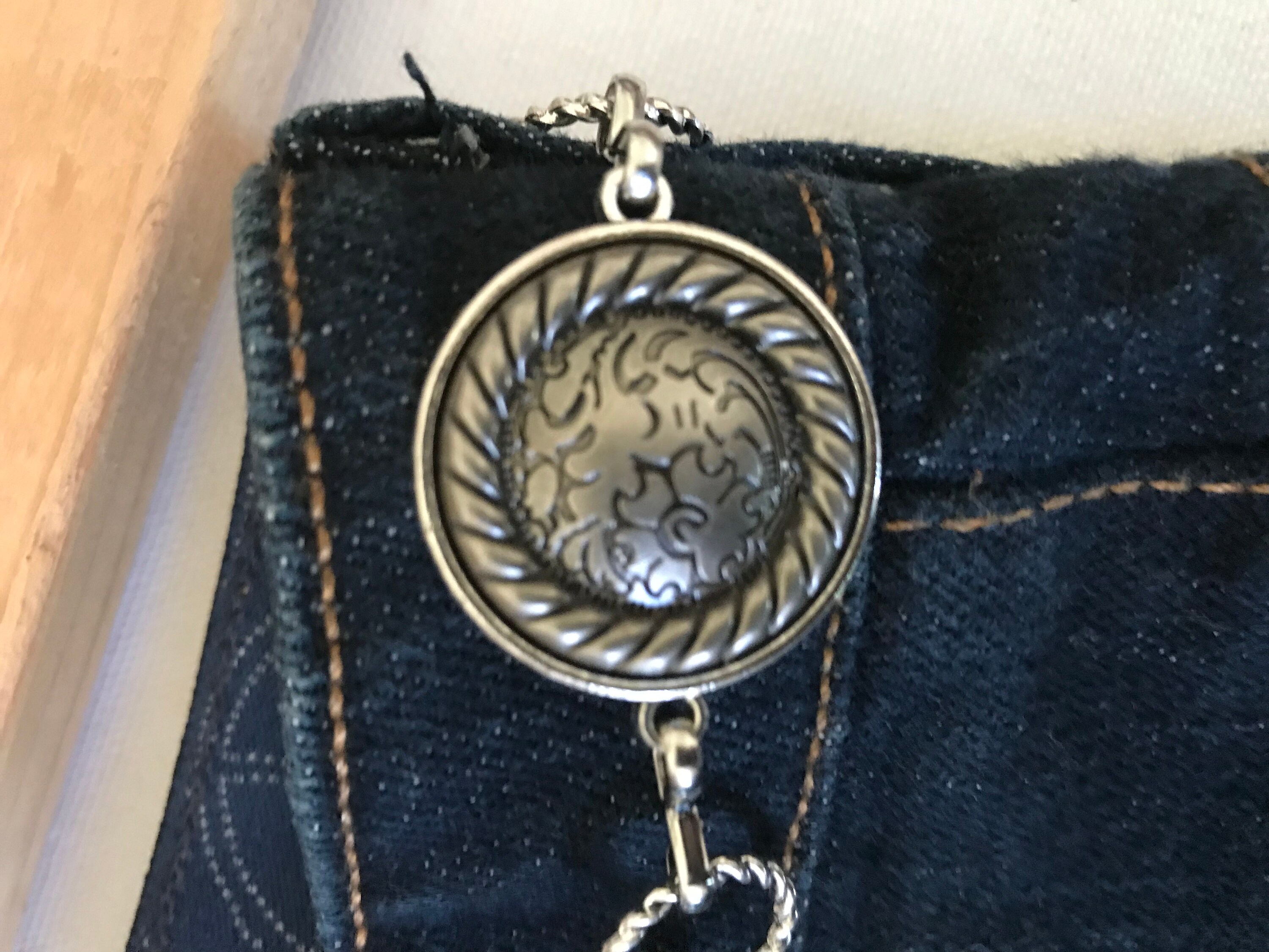 Fossil Vintage Silver Tone Ornate Concho Chain Belt Adjustable Boho Western 49in Western Silver Chain Belt: Cowboy Hat Conchos, Faux  main image 3