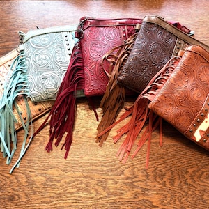 Pochette con frange western: borsa a tracolla con nappe da cowgirl - Pelle PMU