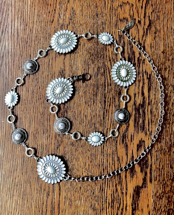 Western Concho Belt: White Floral & Faux Silver, NFR  display picture 1