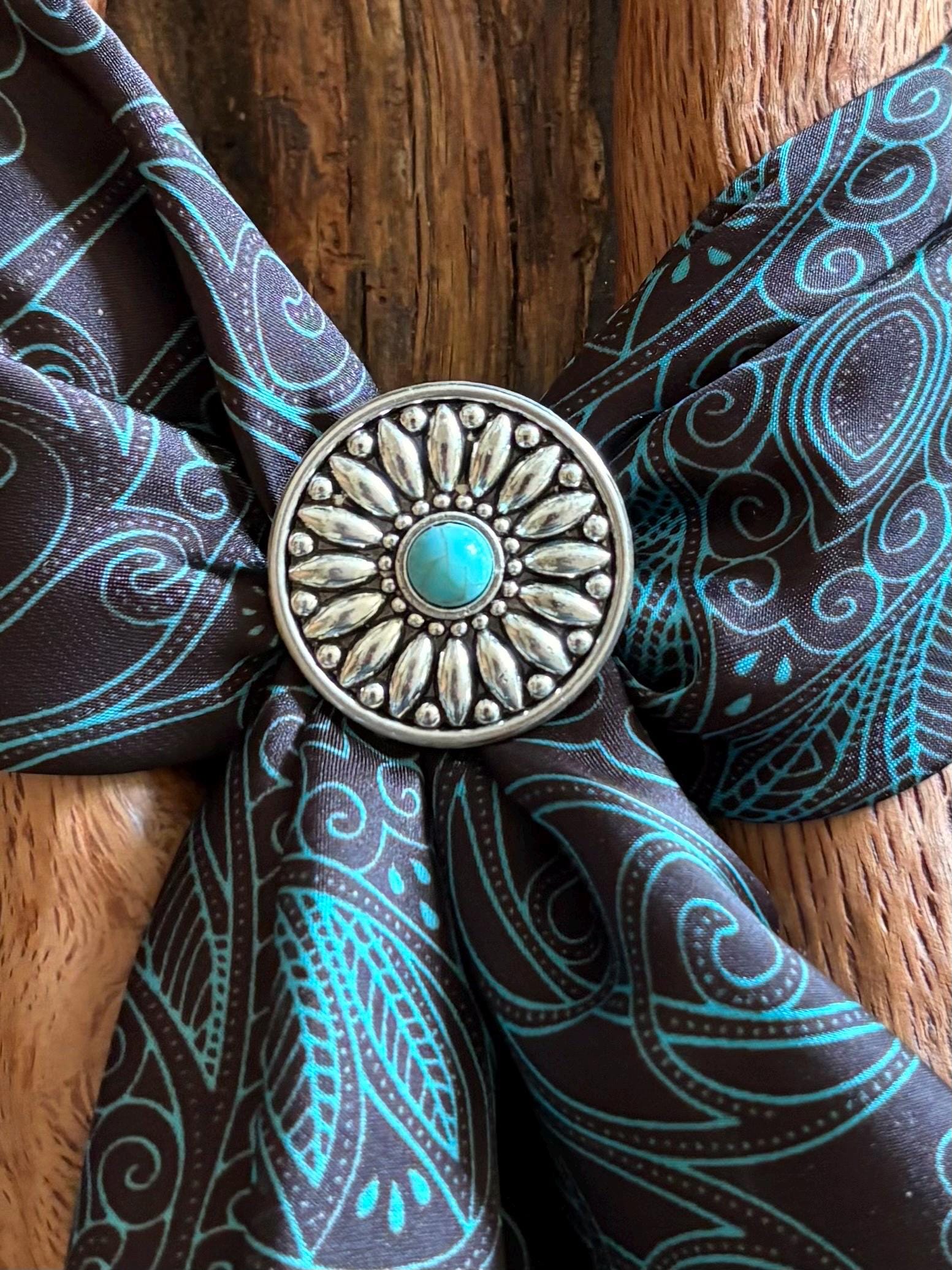 Tobogán Bufanda Trapo Salvaje - Bandana Slide- Estilo Pétalos de Flores Redondos Plateados con Turq - Imagen 6 de 7
