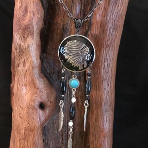 Native Halskette | Navajo | Indianerkopf mit Zylinderperlen und Feder Anhänger
