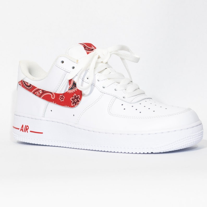 Nike Air Force 1 Custom 'Red Bandana' Disponible en | Etsy