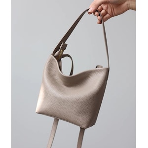Handmade Full Grain Leather Hobo Bag: Small Zippered Crossbody Purse  Versatile Style Leather Handbags