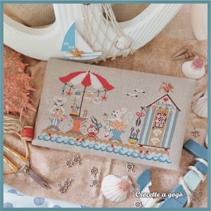 DIGITALE PDF-DATEI – Kreuzstich am Strand mit italienischer und französischer Übersetzung – Kreuzstichmuster, Sommer, Strand, Meer, Krabbe, Fisch, Hütte