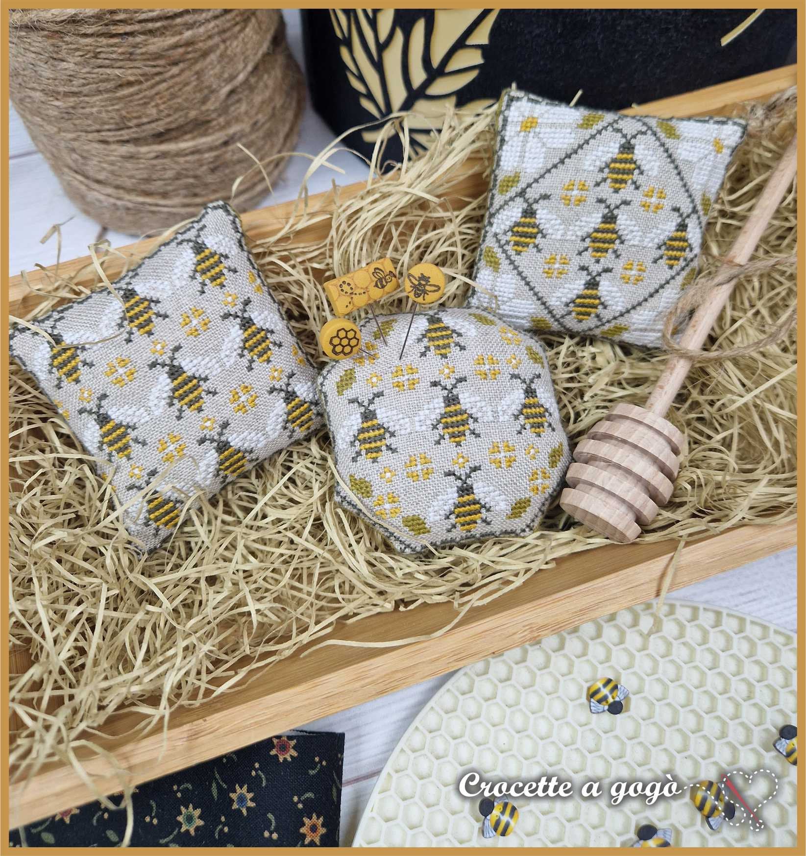 DIGITAL PDF FILE "Tiny Stitch Things-Bee" schissor fob,cross stitch chart,basket,pincuschion