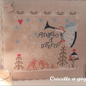 FILE PDF DIGITAL chart-Angelo d'inverno-schema punto croce con scritta in inglese francese tedesco winter cross stitch pattern angel snow