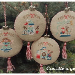 FILE PDF DIGITAL chart-Blue Christmas in ciondolo-4 schemi punto croce e cartamodello cerchio, cross stitch charts, Christmas cross stitch