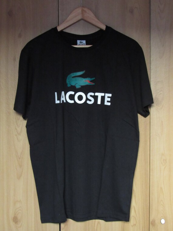 Camiseta Lacoste negra para hombre.