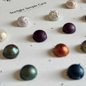 Cartão com Pontos de Aquarela Perolada – Conjunto Starlight com 20 Cores | Aquarelas Artesanais para Artistas | Amostras de 0,5ml