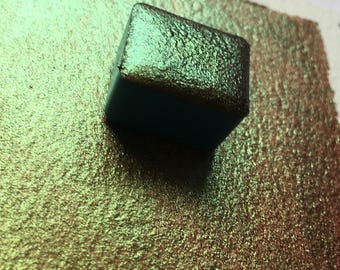 P45 Bendición: Pintura de acuarela hecha a mano con efecto camaleón, rojo, dorado y verde azulado, materiales de arte brillantes