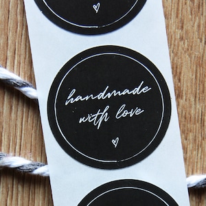 Aufkleber/Etikett &quot;handmade with love&quot; schwarz-weiss mit Herz, Ø4 cm, verschenken, Geschenke Bestellungen verpacken, selbstgemachtes, DIY
