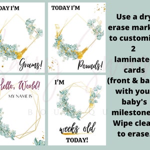 K&ouml;nnte beinhalten: Zwei goldene geometrische Rahmen mit Eukalyptusgr&uuml;n und goldenen Akzenten. Die Rahmen sind leer und k&ouml;nnen verwendet werden, um die Meilensteine eines Babys aufzuzeichnen. Der Text "TODAY I'M" befindet sich oben auf jedem Rahmen. Der Text "Grams!" befindet sich unter dem ersten Rahmen. Der Text "Pounds!" befindet sich unter dem zweiten Rahmen. Der Text "Hello, World! MY NAME IS" befindet sich im dritten Rahmen. Der Text "I'M weeks old TODAY!" befindet sich im vierten Rahmen. Der Text "Verwenden Sie einen Trockenl&ouml;schmarker, um 2 laminierte Karten (Vorder- und R&uuml;ckseite) mit den Meilensteinen Ihres Babys zu personalisieren! Wischen Sie zum L&ouml;schen sauber." befindet sich auf der rechten Seite des Bildes.