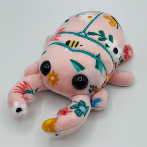 Jardin rose fleurs deluxe cerf coccinelle insecte coléoptères minky peluche adorable coloré cadeau fait main personnalisable unique sur commande