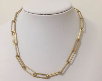 Halsband med pappersklämmor i 18 karat guld - Rektangulär kedja