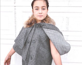 Vintage girls wool capelet with fur collar