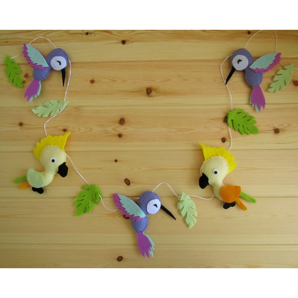 Guirlande animaux (colibri-perroquet) en feutrine. Mobile enfant  Décoration murale chambre enfant bébé. Naissance Anniversaire Cadeau