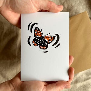 Carte de voeux recyclée linogravure papillon