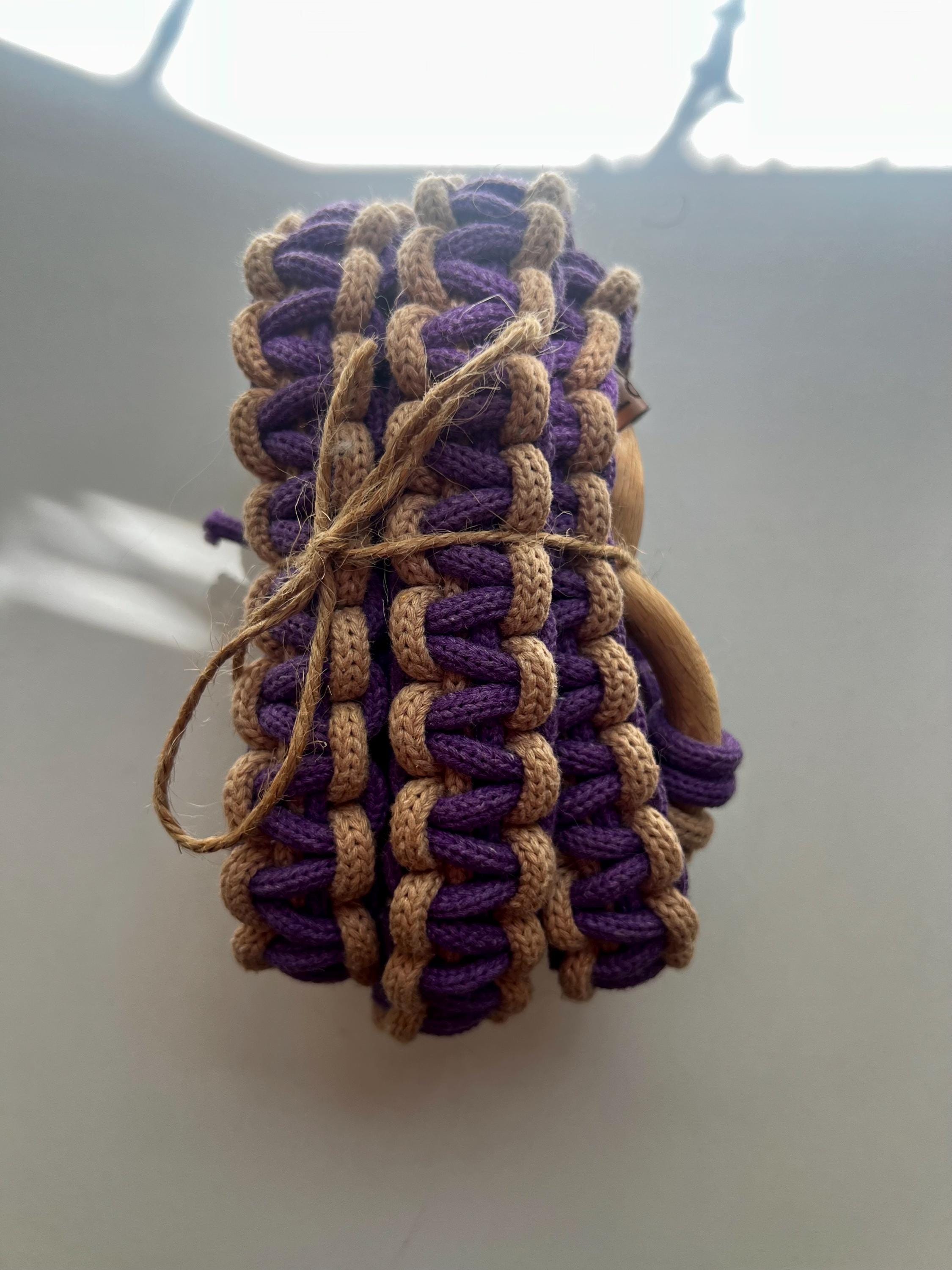 Purple Roller Skate Leash: Eco-Innovative Strap with Wooden Handles