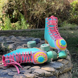 Handmade Crochet Roller Skate Toe Guards - Personalized Flower Design, Quads Toe Caps, Custom Colors, Skate Accessories