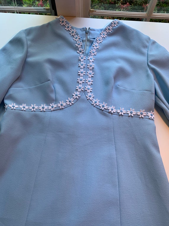 60's Daisy Trim Blue Dress - image 8