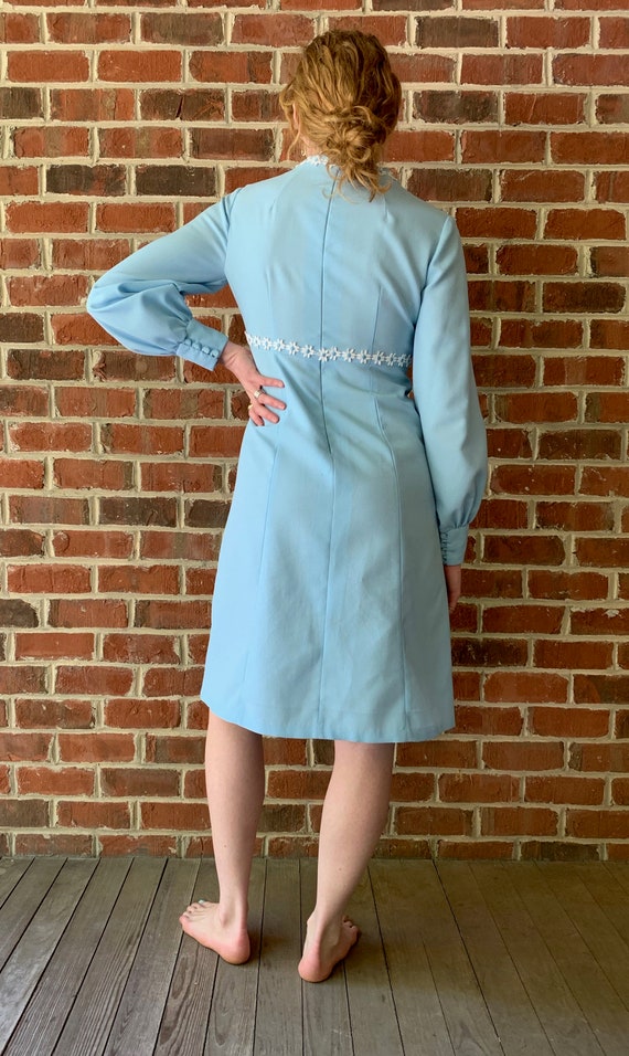 60's Daisy Trim Blue Dress - image 4