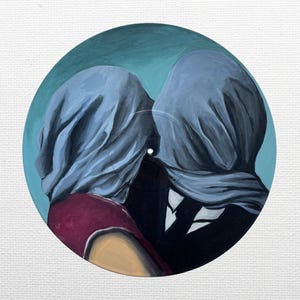 Vinilo decorativo "Los Amantes" pintado a mano: disco reciclado de 30 cm / Decoración surrealista / Regalo romántico / Arte único para el hogar o la galería