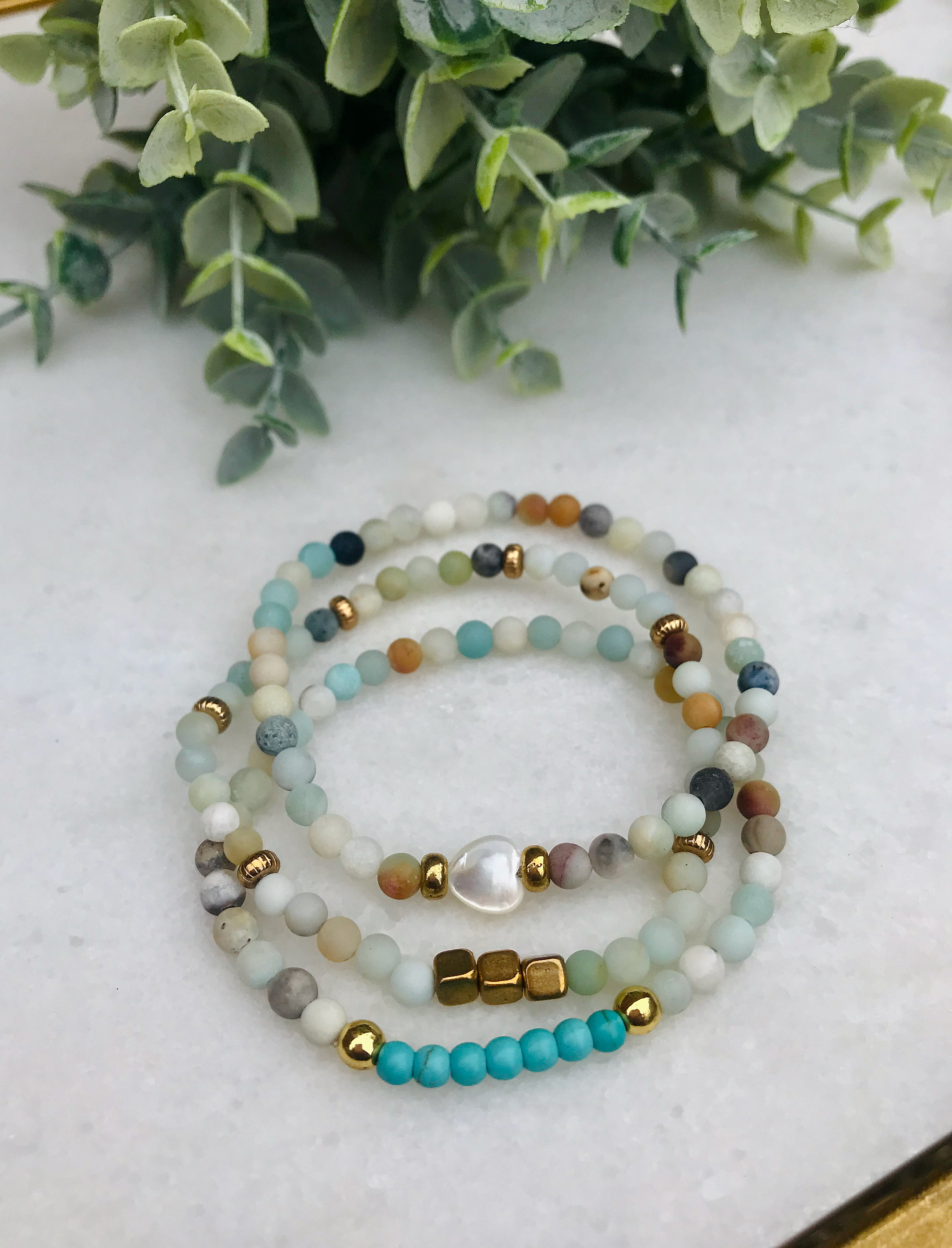 Bracciale Elastico In Pietre Naturali Amazzonite Con Coccinella - Regalo Di Addio Per Colleghi, Con Biglietto E Scatola