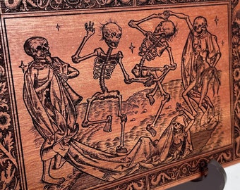 Decoración de danza macabra tallada en madera de caoba Xilografía medieval Danza de la muerte Decoración de pared inspirada en el arte de pared de Hans Holbein, arte de 8,6 pulgadas