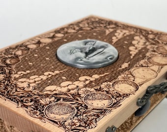 Wooden tarot deck holder The Moon – Engraved Witchy Altar Storage ,tarot reader gift