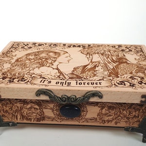 Labyrinth box, labyrinth gift, David Bowie Labyrinth art box van massief hout, Ludo en labyrinth worm.