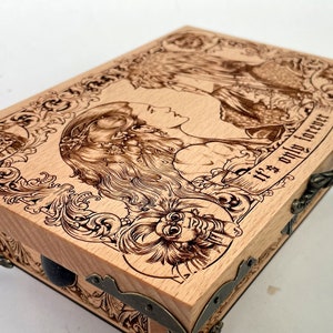 Labyrinth music box, labyrinth gift, David Bowie Labyrinth art musical box from solid wood , Ludo en labyrinth worm.